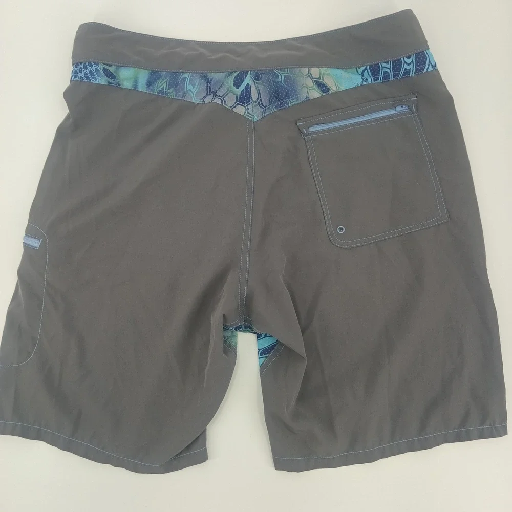 Huk Performance Fishing Shorts Mens XL Gray Blue Scales Board Shorts Zippered